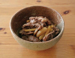桜井花筵堂すき焼割り下で牛肉と生姜の炒め物